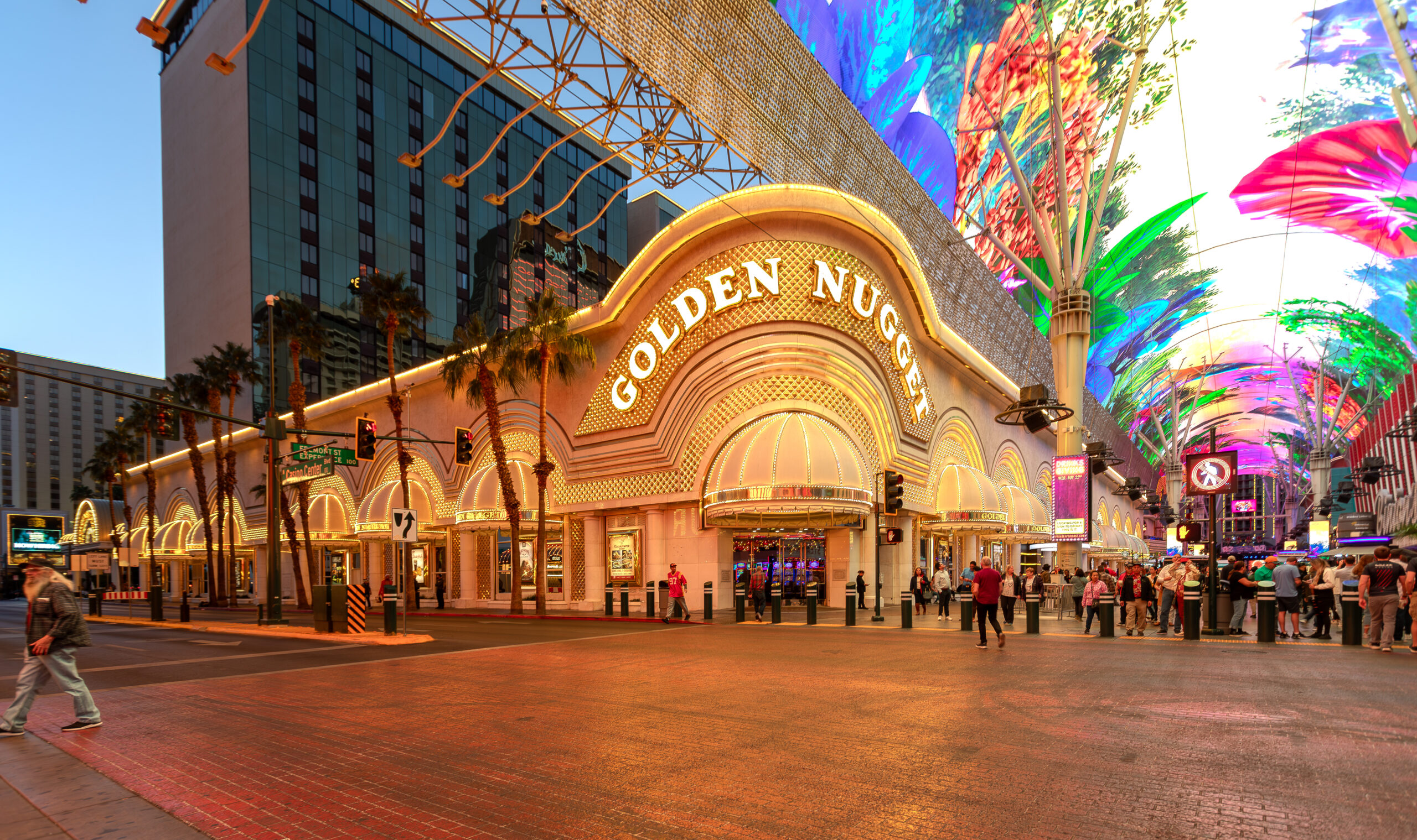 El Golden Nugget es un clásico de Las Vegas con alma e historia